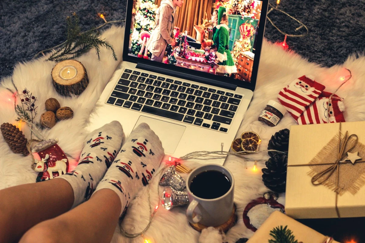 7 ways to personalize your 2022 holiday email campaigns