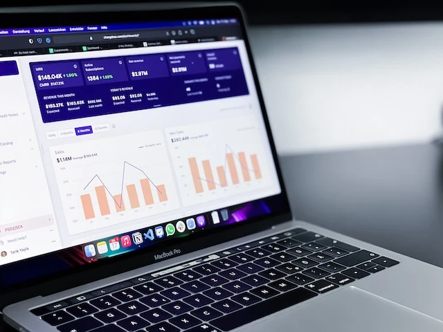 Using Your E-commerce Analytics to Optimize Your Customer Journey